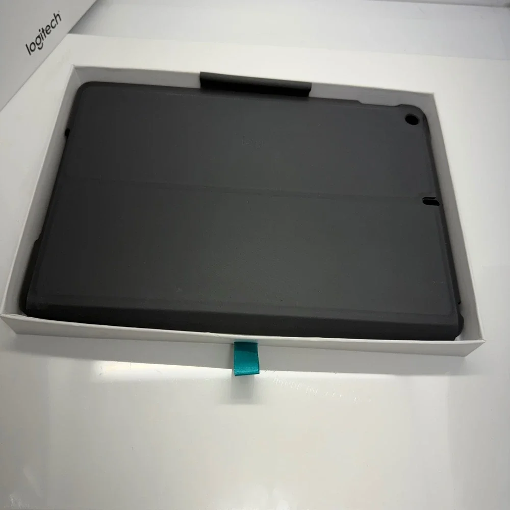 Logitech Slim Folio Keyboard Case iPad 7th 8th Gen Black Bluetooth YR0077